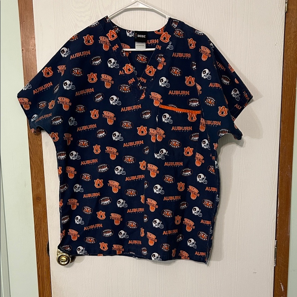 Scrub Dudz Auburn Tigers Themed Navy Scrub Top Size Medium
